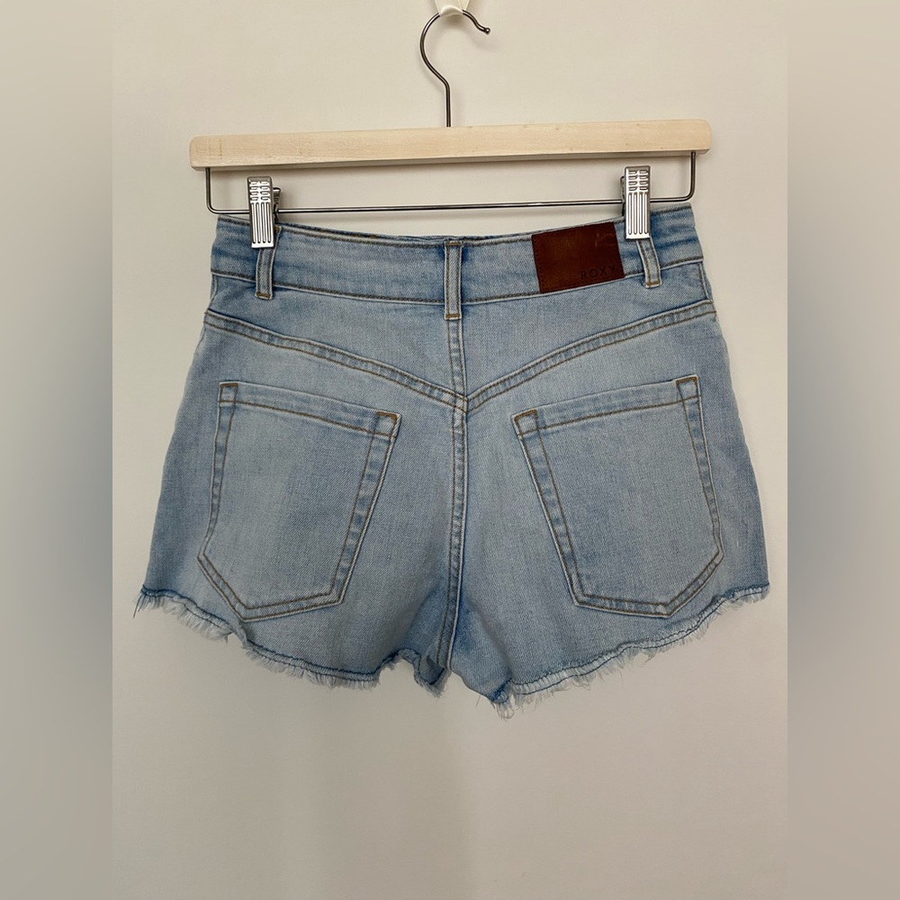 Roxy ‘Kissing The Swell’ denim shorts - Picture 1 of 3